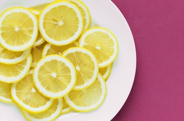 Lemon mengandung vitamin C, yang merupakan stimulan potensi